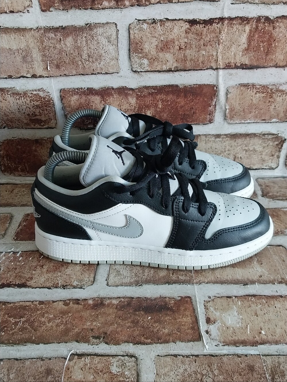 Pre-owned 2020 Jordan 1 Low - Picture 2 of 11